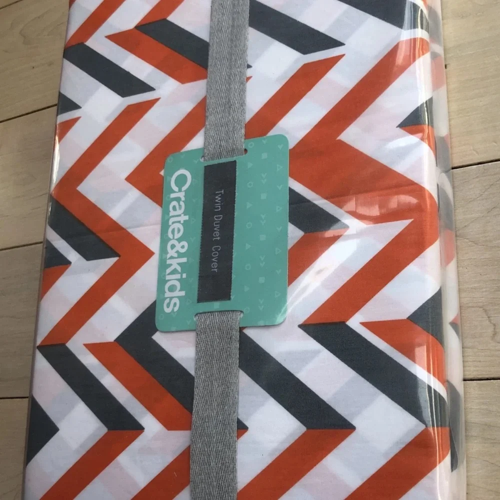 Crate & Barrel Kids zig zag Patterned Orange and Gray cotton duvet